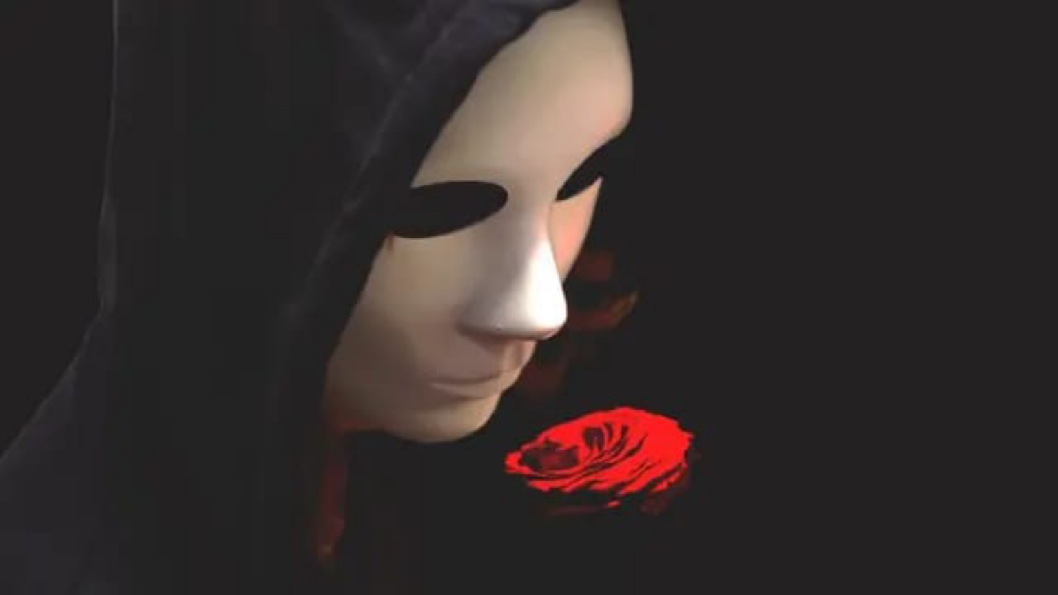 Un masque blanc près d’une rose rouge